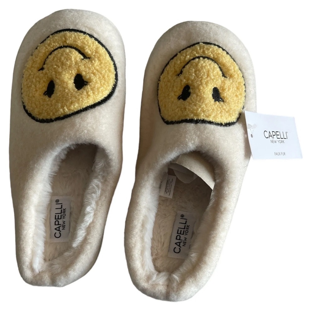🌹NWT Womens Slippers Size XS 5/6 Capelli New York Faux Berber Scuff Smile Face